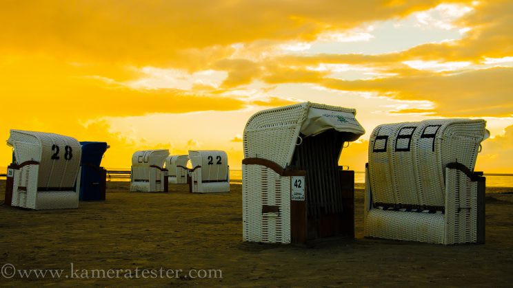 Kameratester Kamera Tester Landschaft Landschaftsfotografie Nikon 18-105mm kitobjektiv norddeich nordsee sonnenaufgang sonnenuntergang strand meer strandkorb strandkörbe